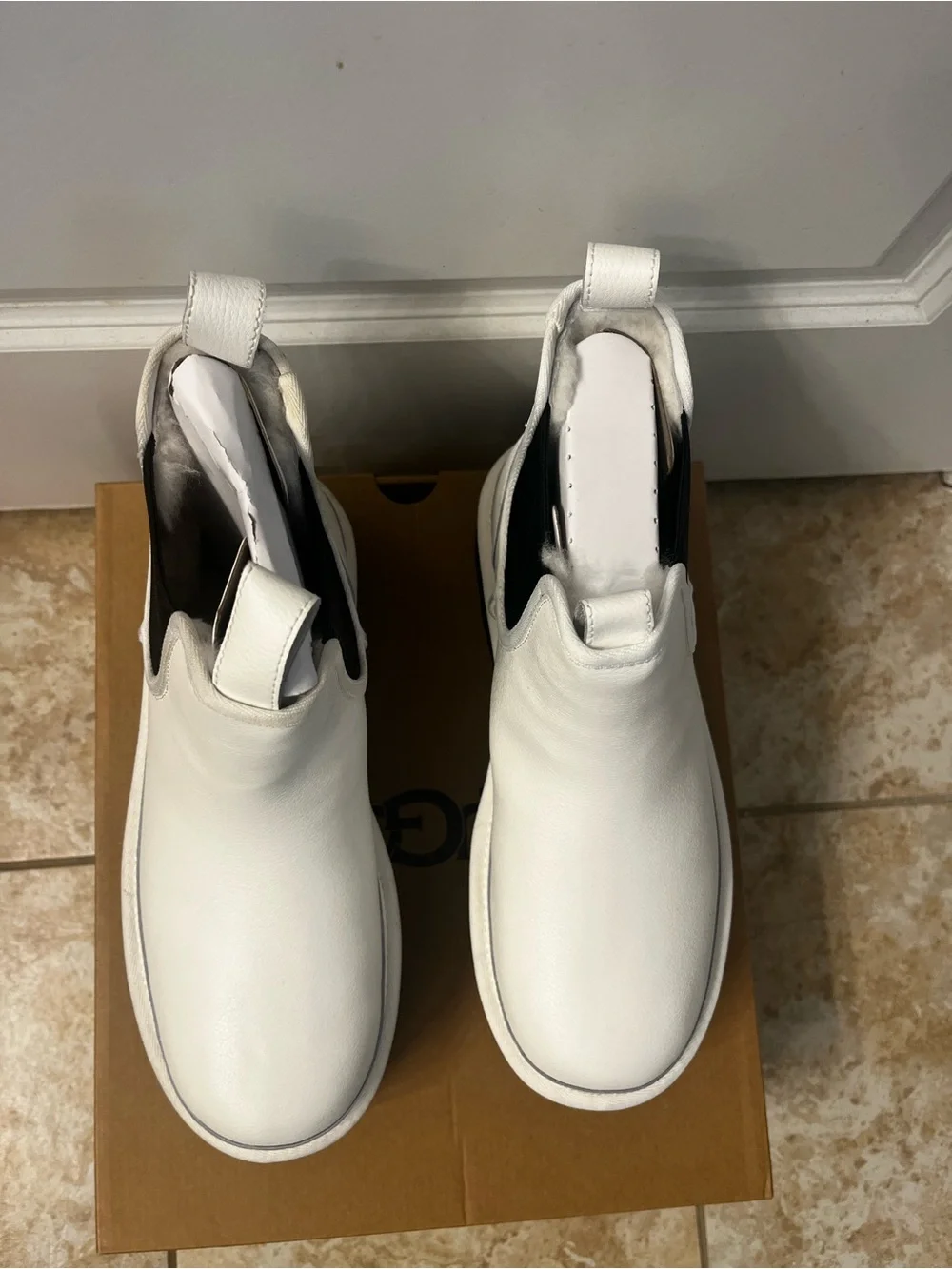 UGG clean white